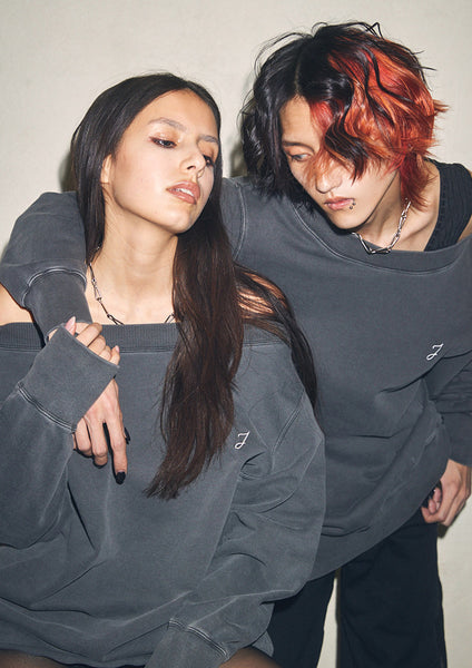 Juemi×Abyssea】Loose Neck Pigment Dyed Sweat｜Abyssea 公式通販サイト