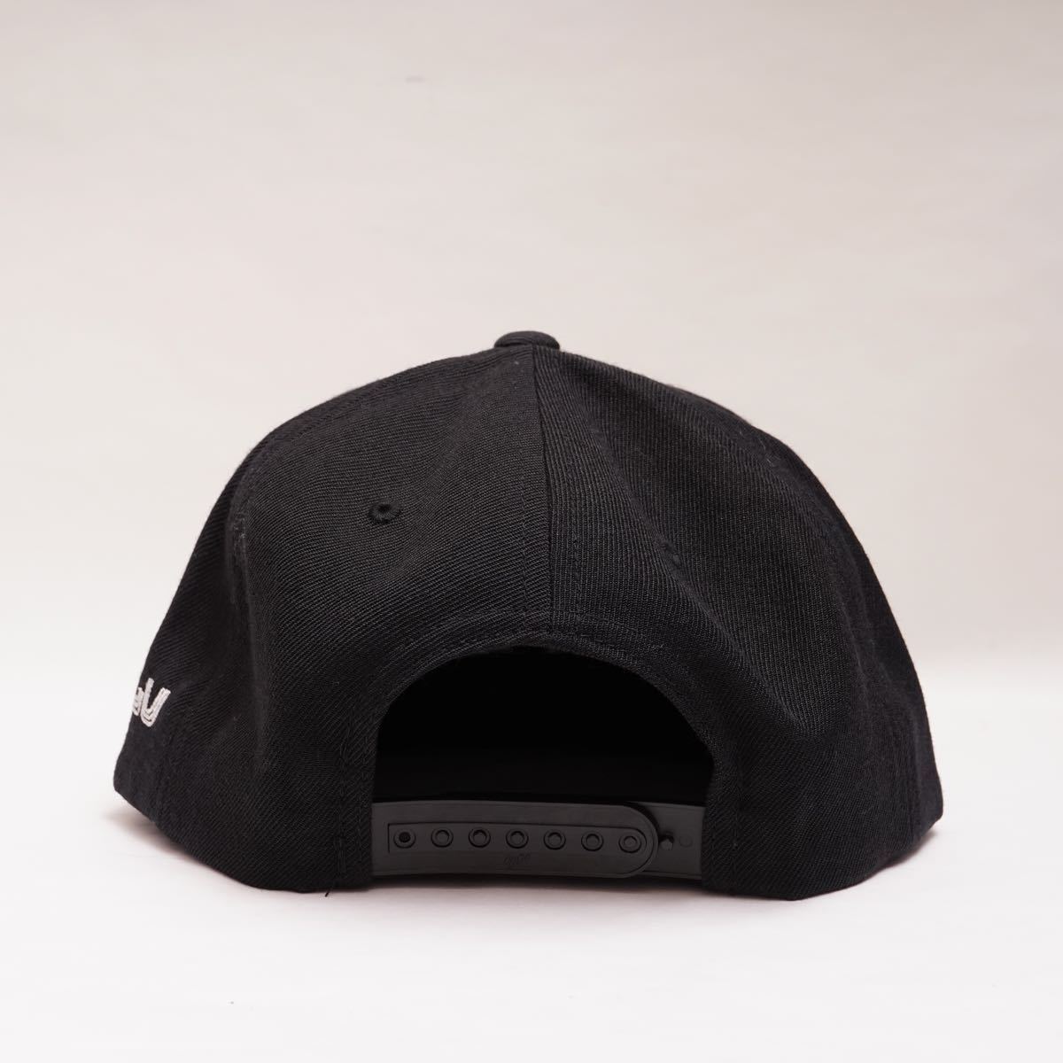 アドラーブル 反対のlaキャップ ブラック 逆ロゴ ウール帽子 ADOLUVLE