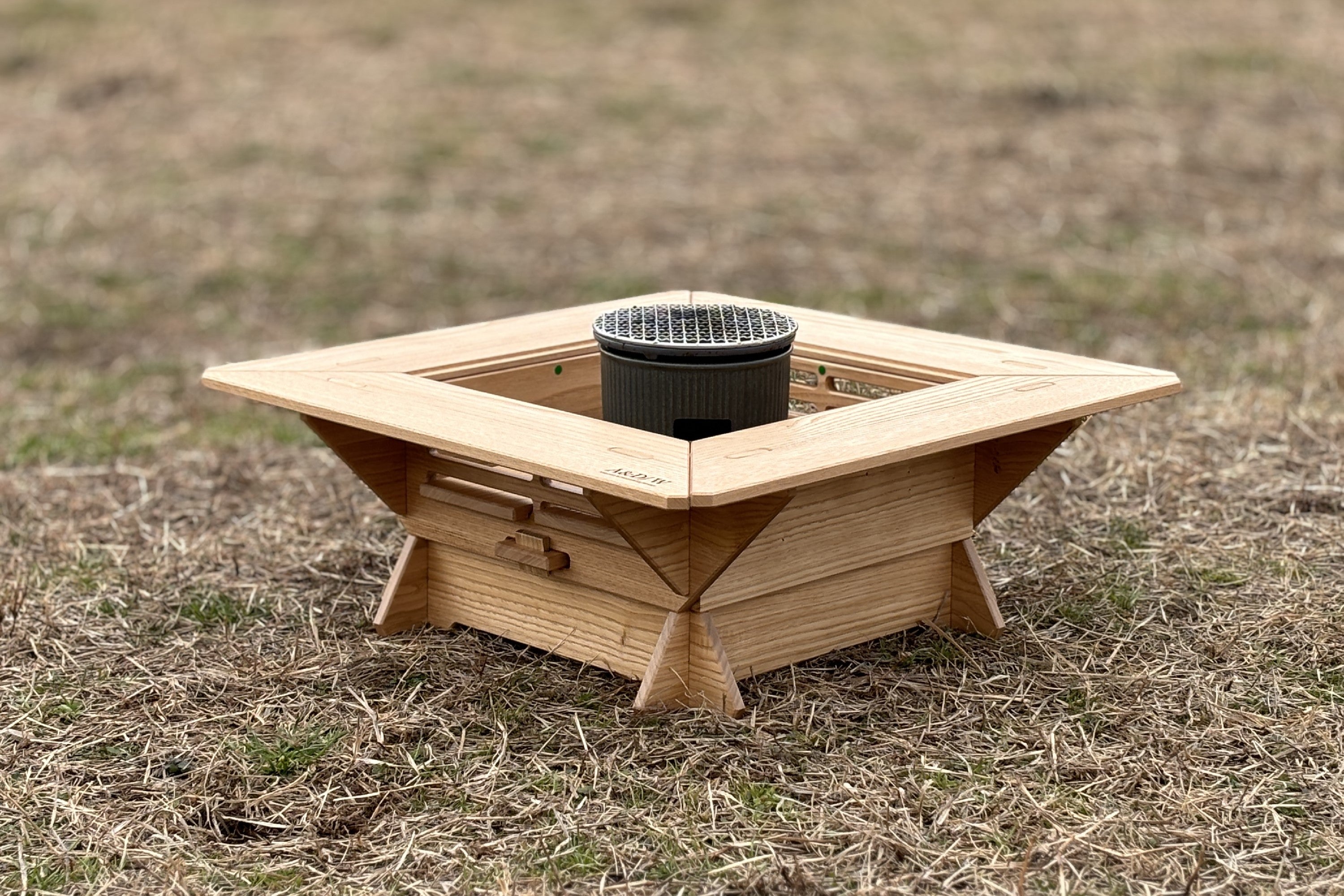 No.001-2 ミニ七輪囲炉裏蓋付き Fix type(栗材) – A&D/W