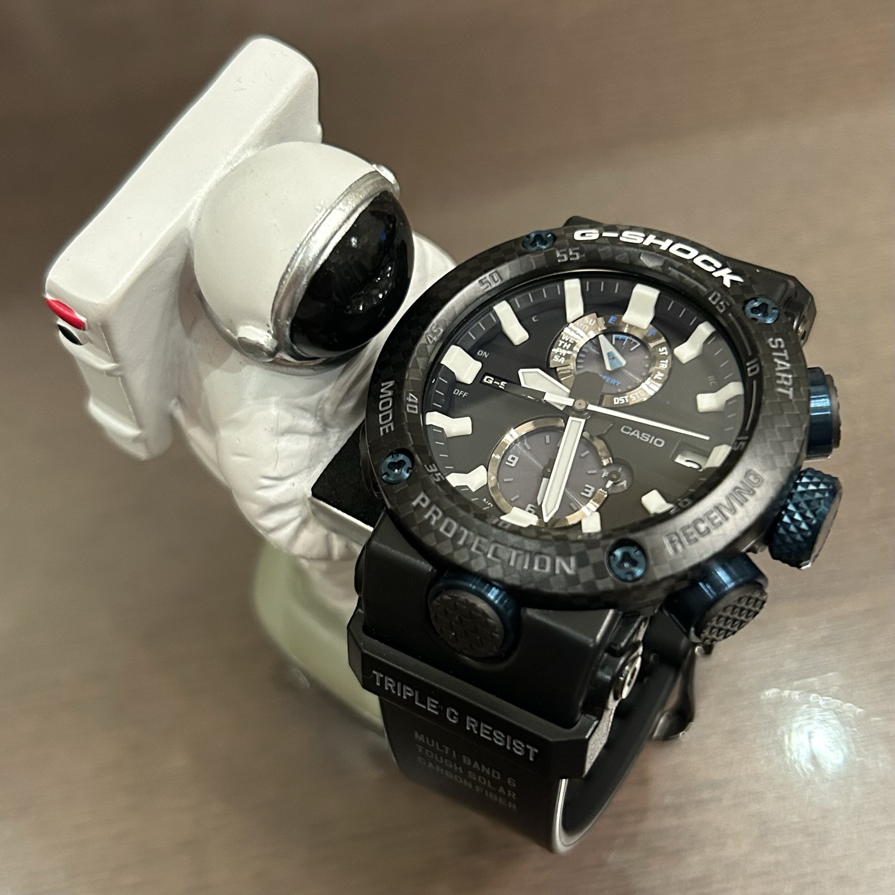 文字盤の蓄光が明るい夜光最強Gショック」グラビティマスター【GWR