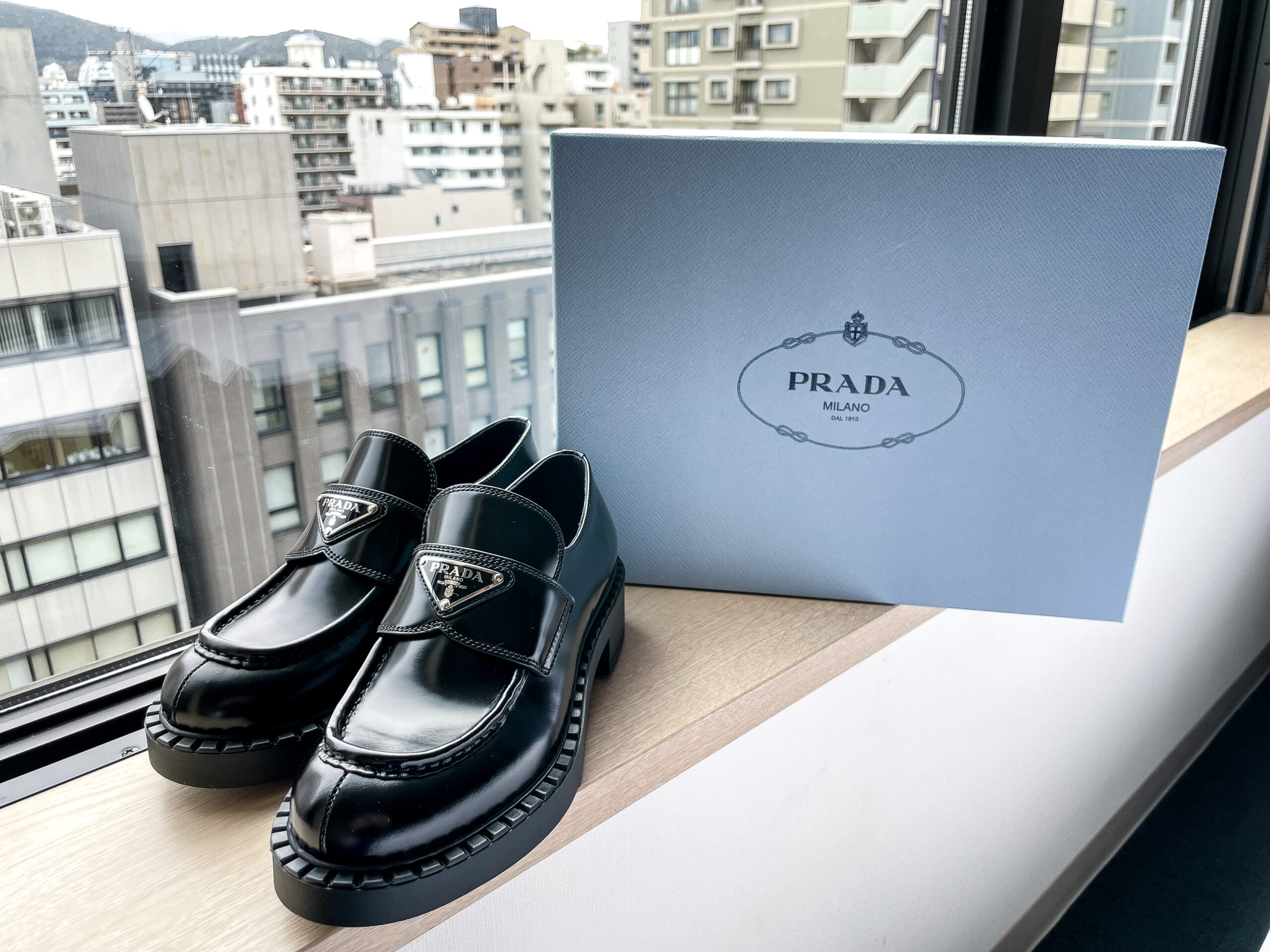 私がハイブランドを買う理由。30歳の記念に買ったプラダのローファー