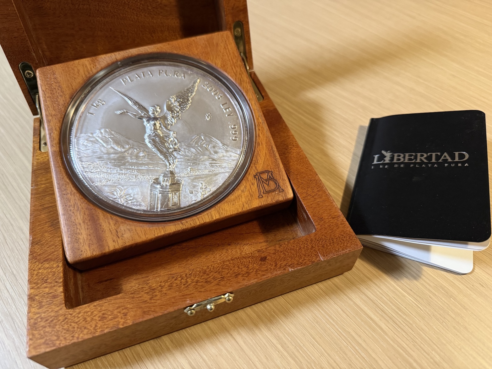 メキシコ リベルタード 1キロ銀貨 2003年を買取させて頂きました