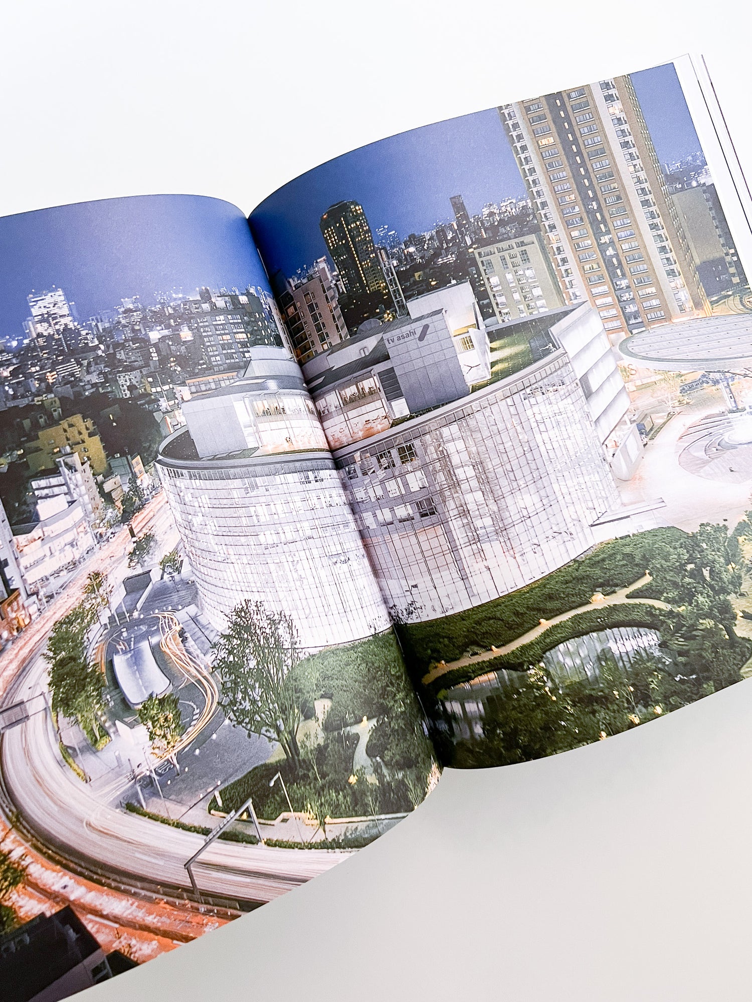 MAKI OPUS / Fumihiko Maki - 本 屋 青 旗 Ao-Hata Bookstore