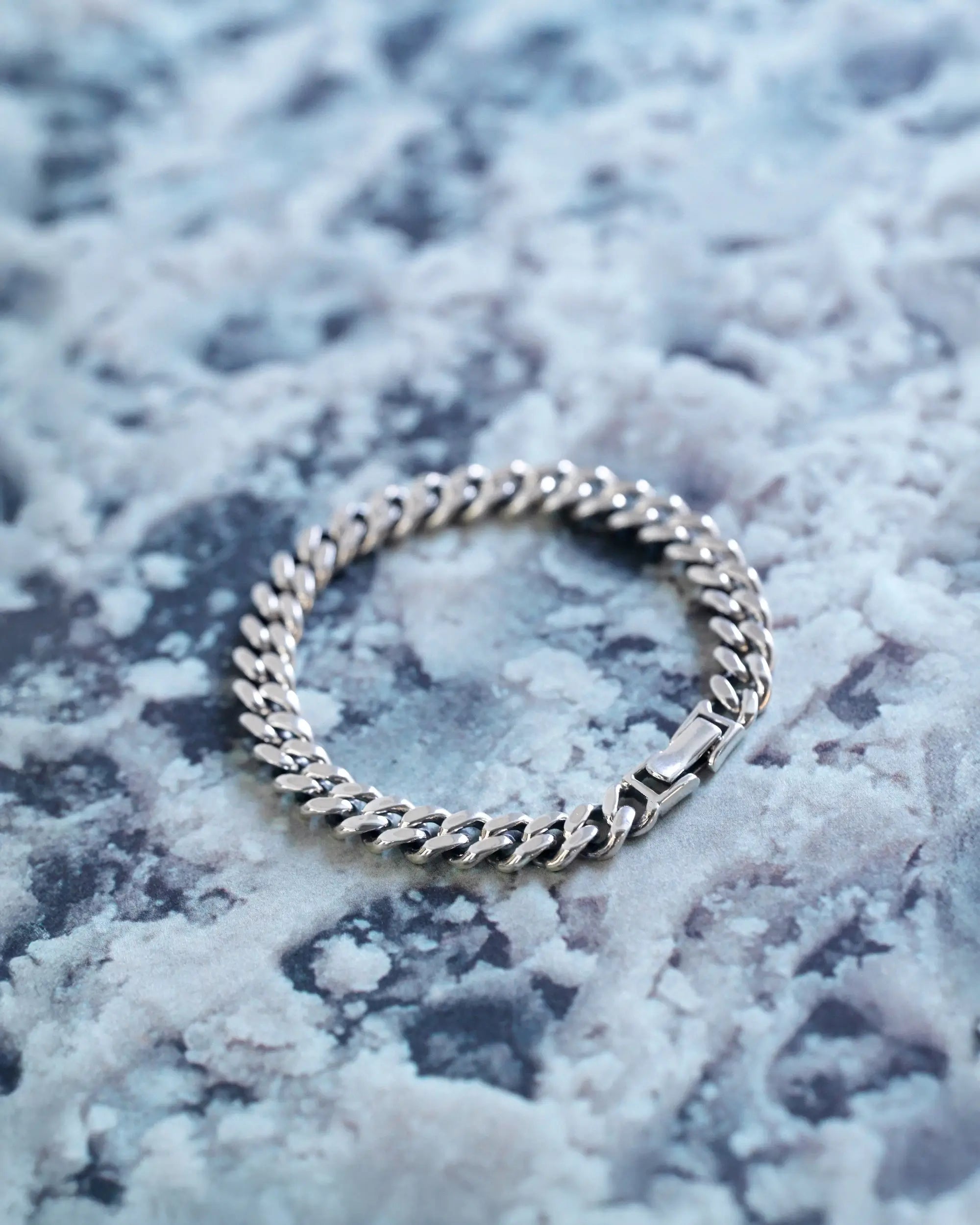 リアムチェーンブレスレット | 留め具が見えないシームレスなシルバー