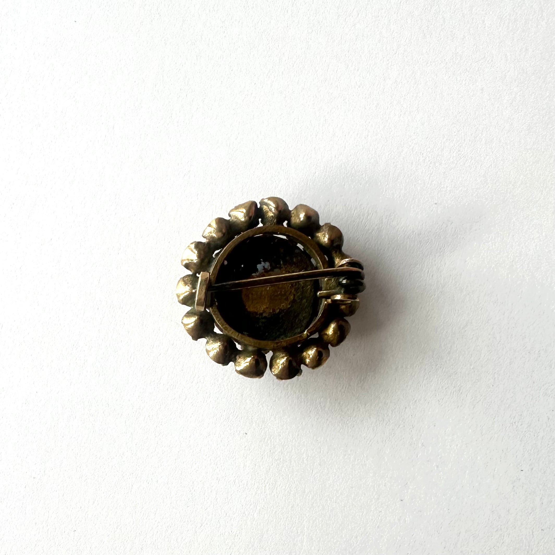 サフィレット ラウンドブローチ – Amelie Antique