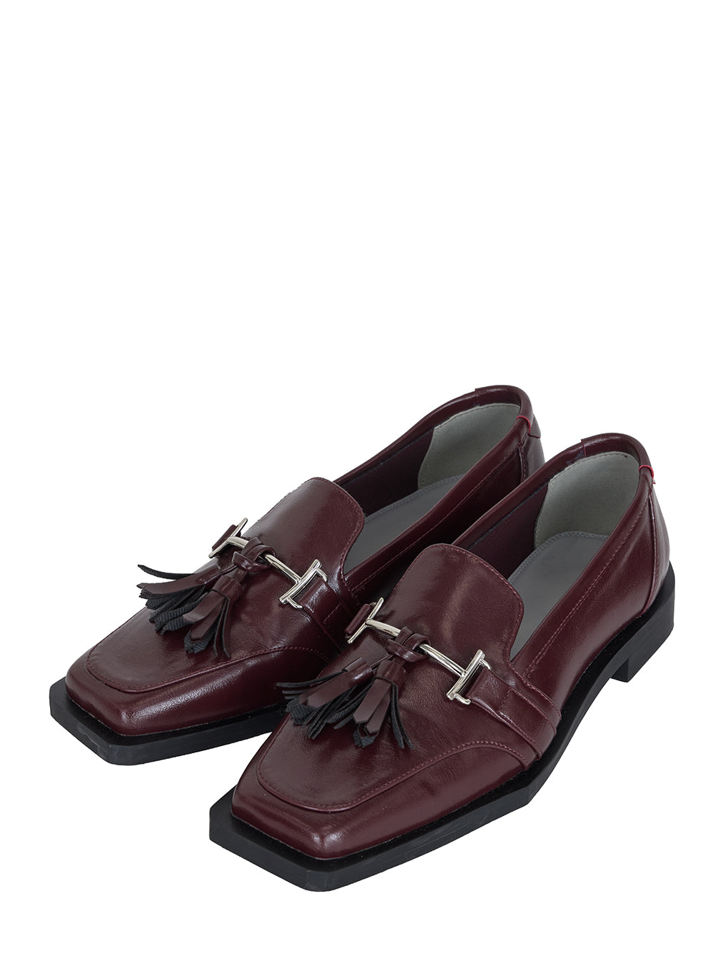 UND ANGULAR SOLE TASSEL LOAFER