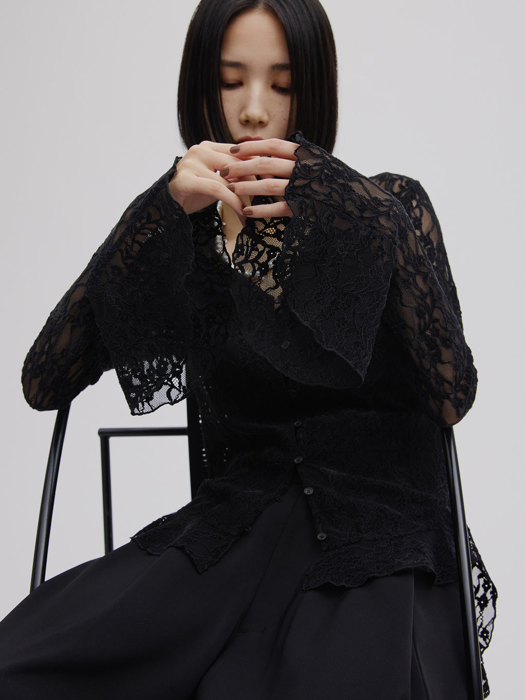 UND 2WAY CUT LACE FRILL TOP