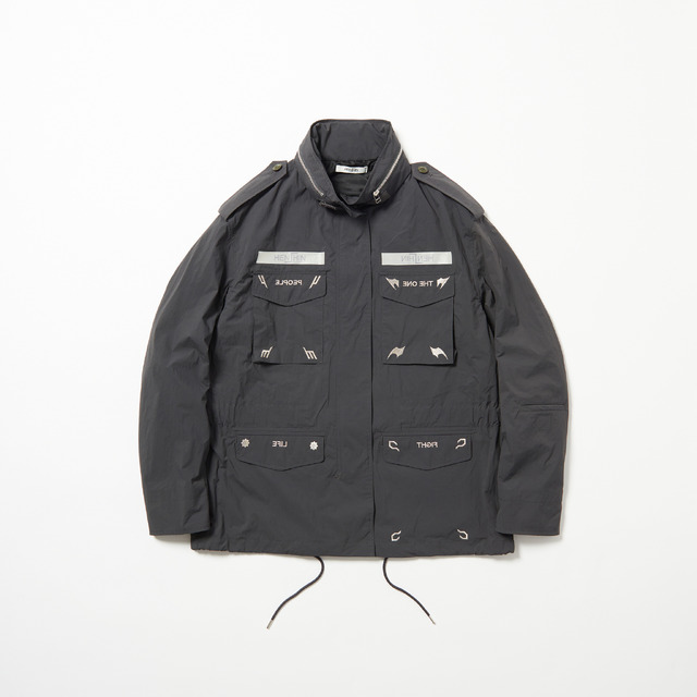 仮面ライダー龍騎」ミリタリーテイストのジャケット＆パンツ登場