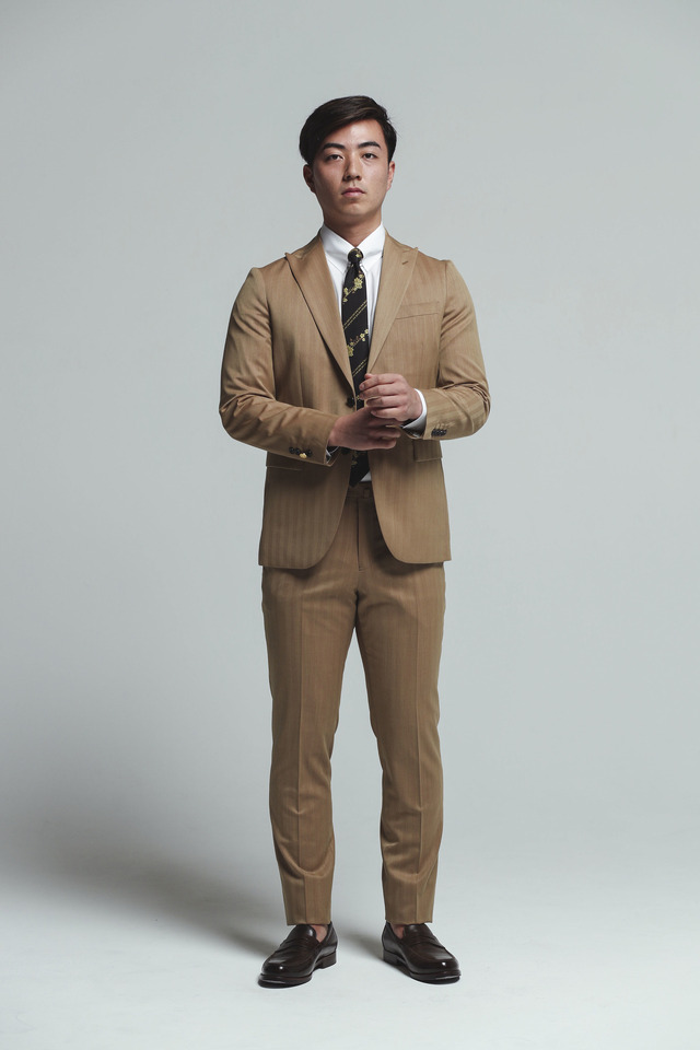 ジョジョ 黄金の風」ジョルノ＆ブチャラティの“コラボスーツ”発売