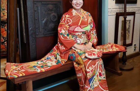 成人式のお振袖は大正ロマン漂う国産正絹で作られたアンティークを
