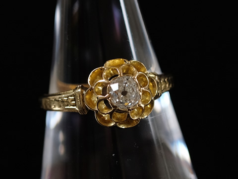 オールドマインカット（クッションシェイプ）ダイヤモンド