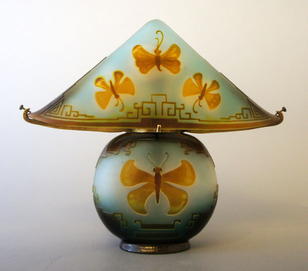 エミール・ガレ「シノワズリ 花蝶文 ランプ」《アンティックかとう》