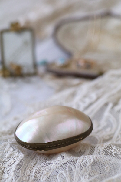 マザーオブパールのロザリオケース フランス アンティークストリュフ