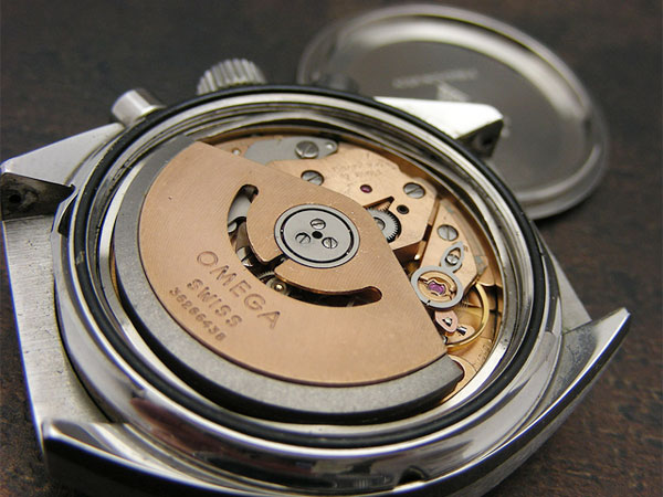 オメガ スピードマスター マーク4 自動巻き クロノグラフ 肉厚ケース