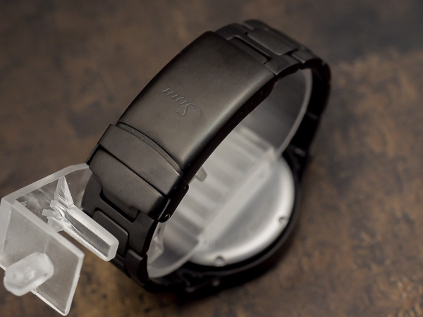 ジン Sinn 756 SR 赤秒針の国内40本限定スペシャルモデル PVD