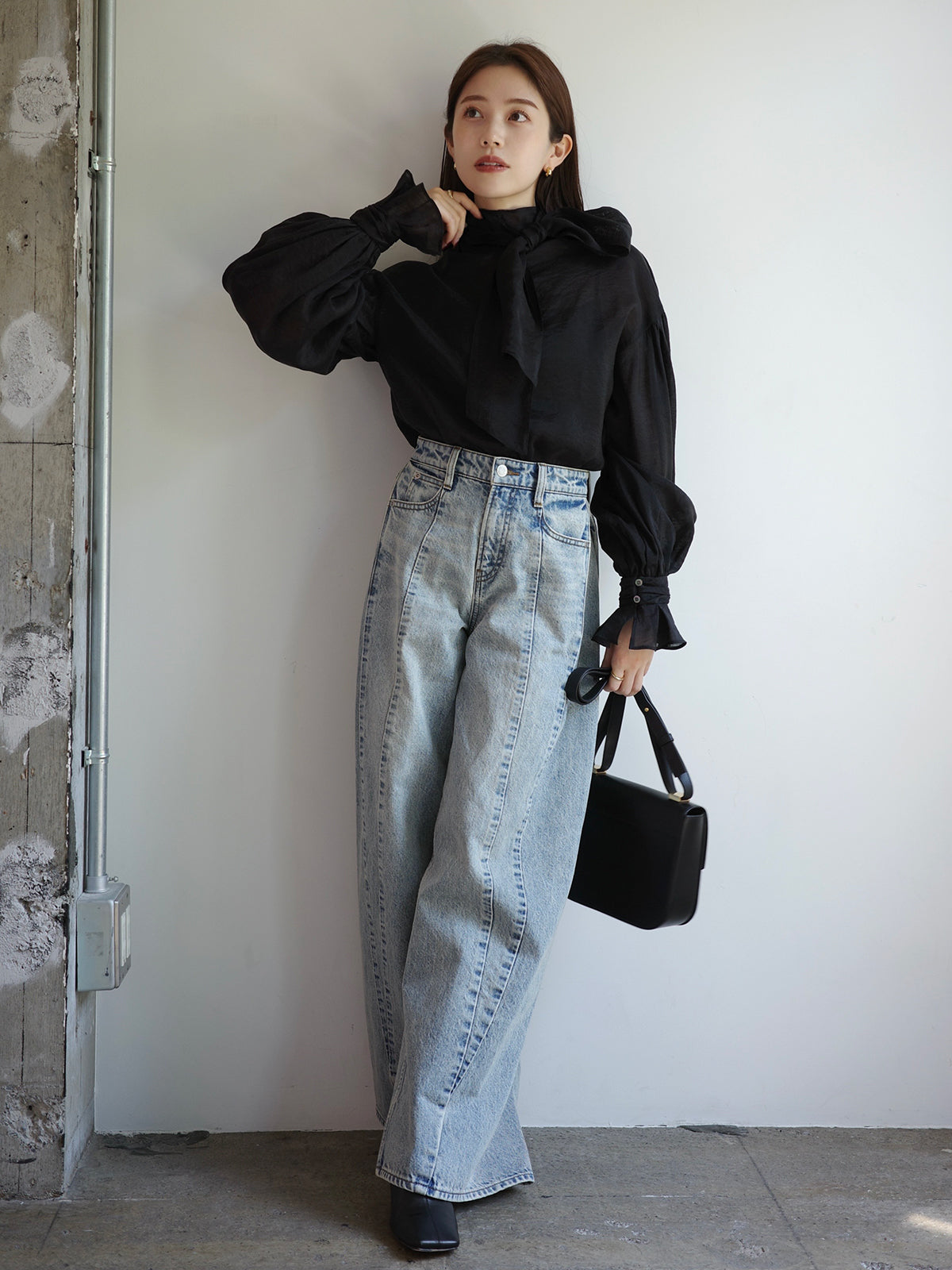 ハイネックシアーボウタイブラウス