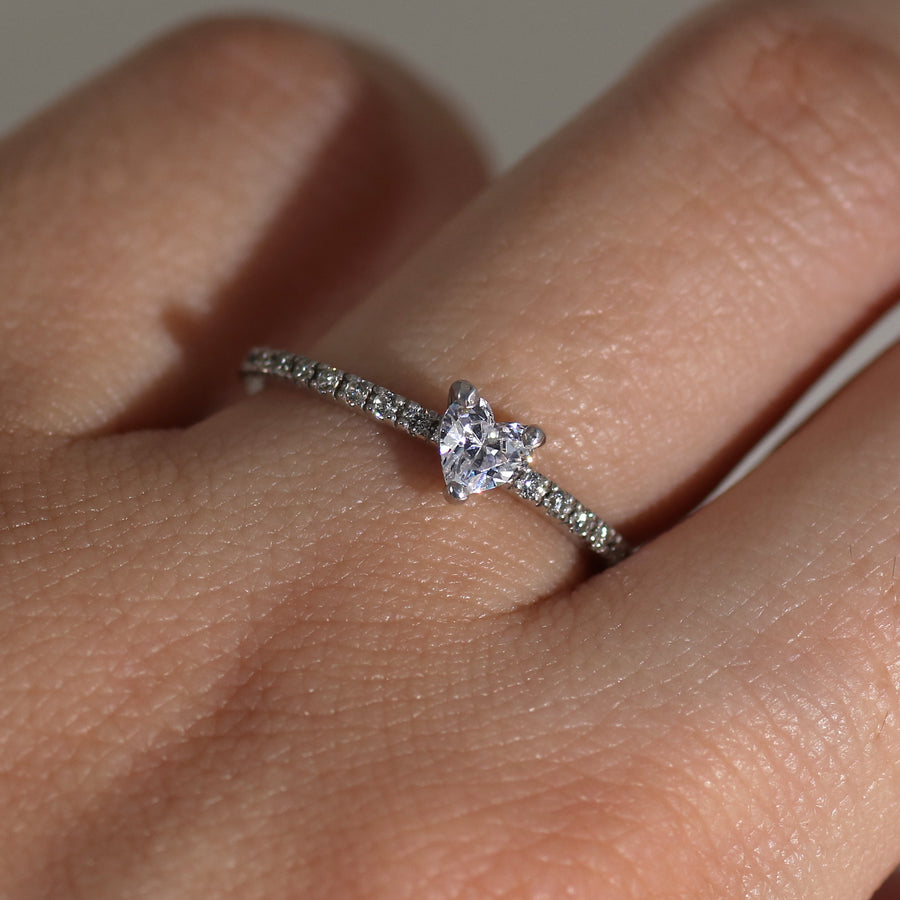 PT900 ダイヤモンド0.3ct ハートカット エタニティ リング – anybelle