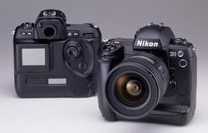 ASCII.jp：ニコン、大型CCDを搭載した一眼レフタイプのデジタルカメラ