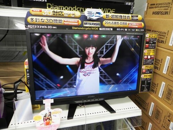 ASCII.jp：3Dグラス付属の三菱製23インチIPS液晶のデモがスタート