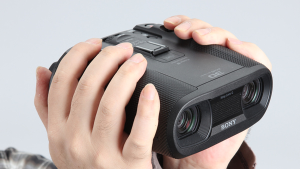 ASCII.jp：驚愕の小型化を実現！ ソニーのデジタル双眼鏡