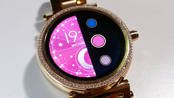 キラキラでオシャレなスマートウォッチ「マイケル・コース アクセス