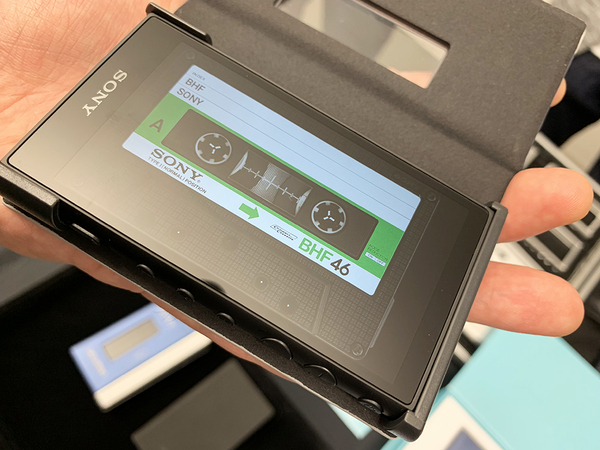 ASCII.jp：ウォークマン40周年記念モデルを触った、ギミックが楽しい！