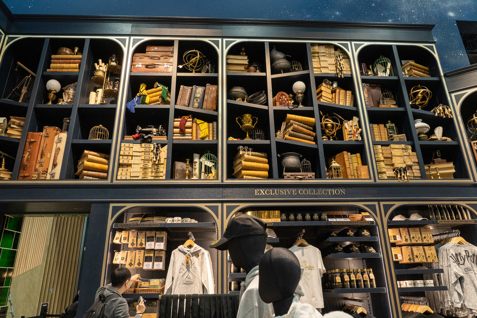 杖もローブも、世界最大のハリー・ポッターショップで魔法にかかった