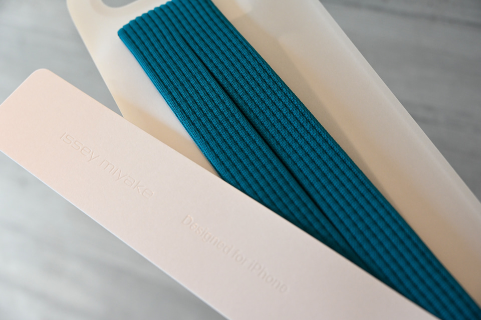 Apple×イッセイミヤケ「iPhone Pocket」を購入。両ブランドのファンが