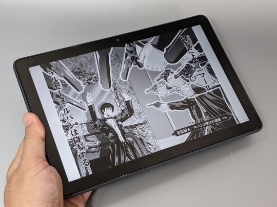 15,980円の「Fire HD 10」と38,280円の「iPad」 マンガを読むなら