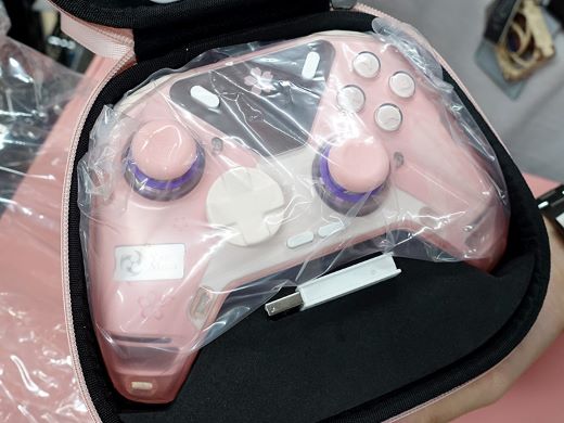 Flydigi製ゲームパッド「APEX4」の『原神』八重神子コラボモデル