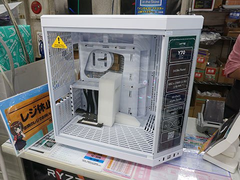 大型タッチ液晶を備えたピラーレスPCケース「HYTE Y70 Touch Infinite