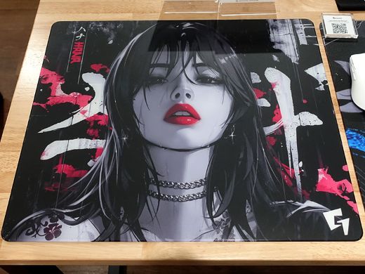 日本製ガラス採用の高級マウスパッド「GLSSWRKS Hana」 - AKIBA PC