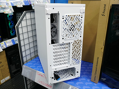 Fractal Designの「Define 7 Compact」に白色モデル、サイドパネル違い