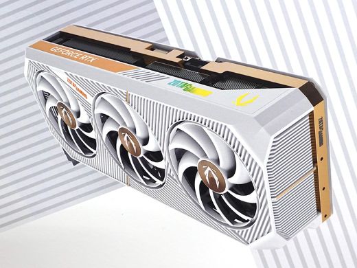 ZOTACの白いGeForce RTX 5080が発売、3連ファンクーラー搭載 - AKIBA