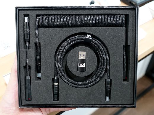 着脱機構でコイル/ストレートを切り替えられる高品質USBケーブルが