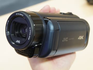 JVC、スコア付き撮影できる1080/60pビデオカメラ。防水防塵で屋外の