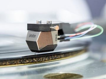 オルトフォン、限定300個のヘッドシェル付カートリッジ。約2.75万円