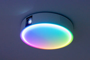 明るく、起動も速くなった照明型プロジェクタ「popIn Aladdin 2 Plus