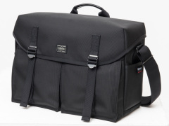 ニコン、PORTERコラボの「バリスターショルダーバッグ」 - デジカメ