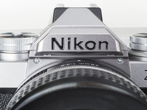 赤城耕一の「アカギカメラ」 第36回：趣味と実用の狭間に揺れるニコン