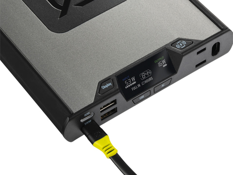 最大出力100W・容量25,600mAhの薄型ポータブル電源。AC出力とQi無線