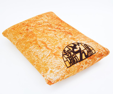 日清「どん兵衛」おあげ約5,400個分、天ぷら約5,000個分の巨大