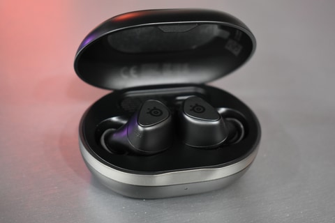 SteelSeries、完全ワイヤレスイヤホンとハイエンドキーボードを発表