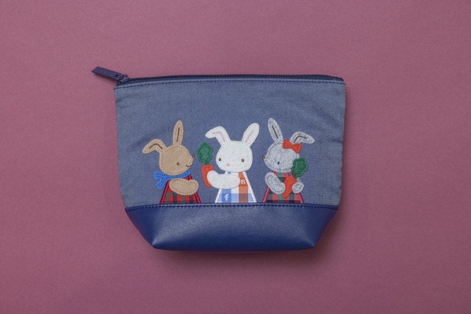 ファミリア×ビームス ジャパン、2023年干支「卯」デニムバッグ/ポーチ