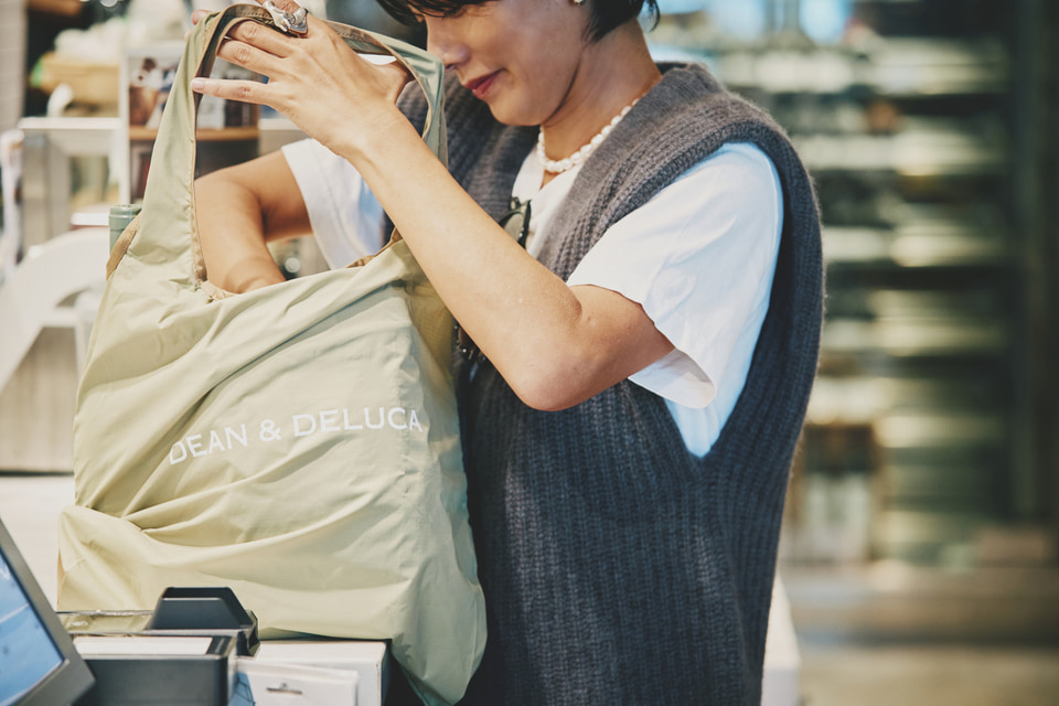 DEAN & DELUCA×BRIEFING、2WAYの「サコッシュ トートバッグ」発売。黒