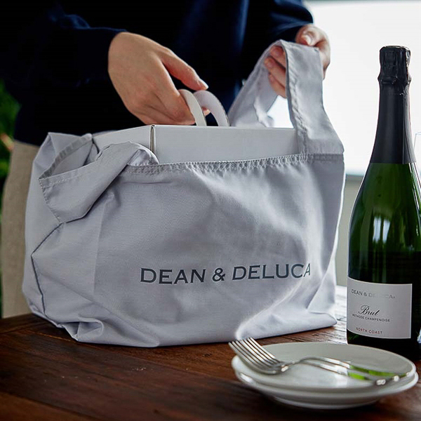 DEAN & DELUCA、マチが広くて便利な「ポーチ付きエコバッグ」発売
