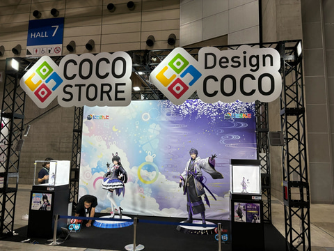 月ノ美兎」「剣持刀也」等身大フィギュアがデザインココブースで展示