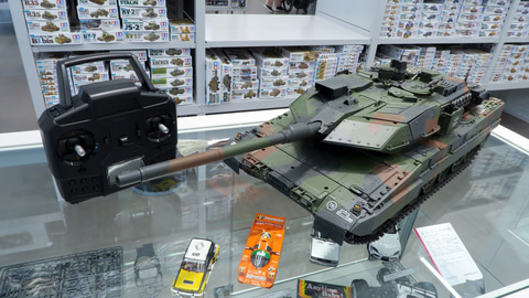 特別企画】「1/16RC ドイツ連邦軍主力戦車 レオパルト2 A7V フル