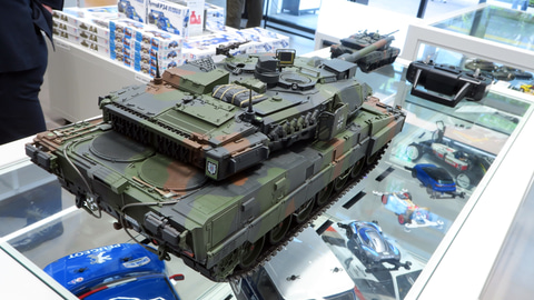 特別企画】「1/16RC ドイツ連邦軍主力戦車 レオパルト2 A7V フル