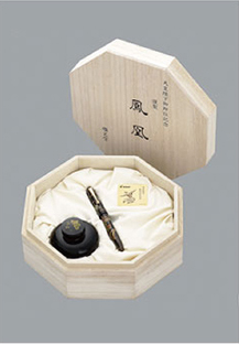 PILOT、天皇即位を記念した蒔絵万年筆「鳳凰」。15万円 - Impress Watch